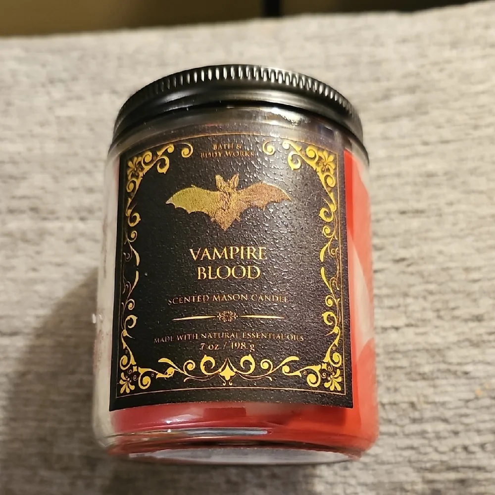 Vampire Blood Single Wick Bath & Body Works 7 oz NWT